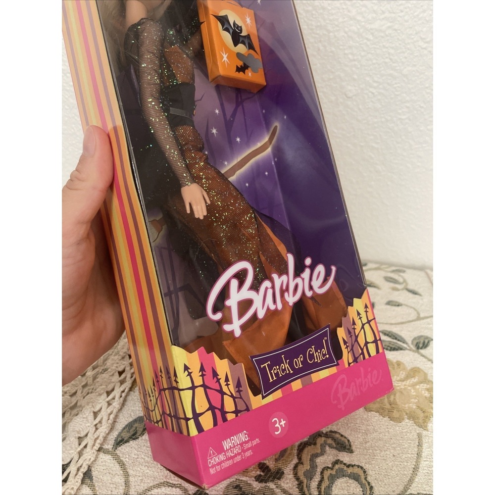 Barbie HALLOWEEN TRICK OR CHIC BARBIE Doll 2006 - Picture 8 of 9